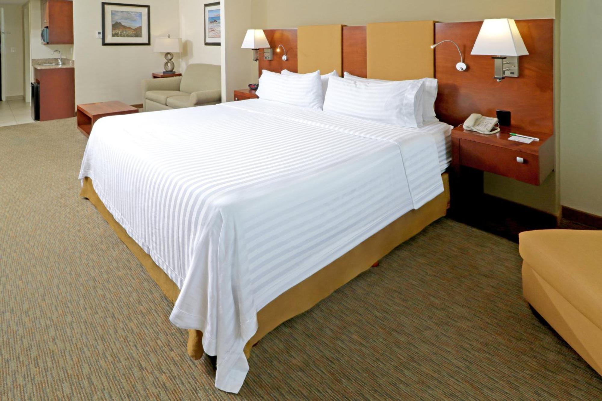 Holiday Inn Hotel & Suites Hermosillo Aeropuerto By Ihg Экстерьер фото